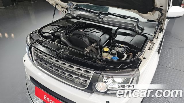 Land Rover Discovery 4 3.0 SDV6 SE 2016 — фото 6