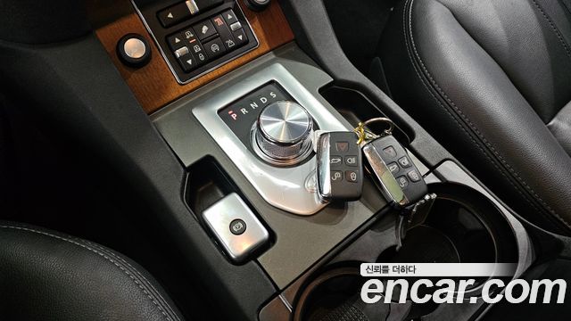 Land Rover Discovery 4 3.0 SDV6 SE 2016 — фото 9