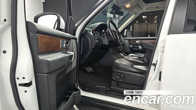 Land Rover Discovery 4 3.0 SDV6 SE 2016 — фото 10