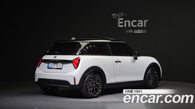 MINI Cooper S (IV) Favoured 2025 — фото 2
