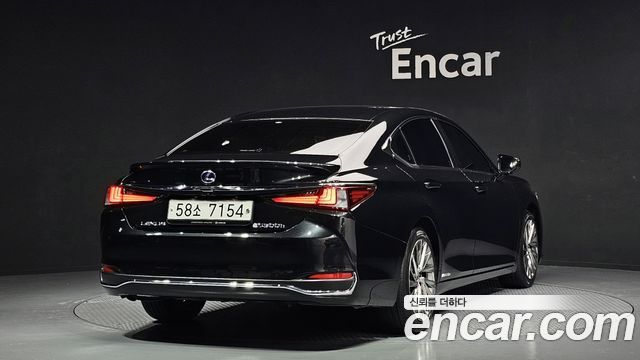 Lexus ES300h (VII) Executive 2019 — фото 2