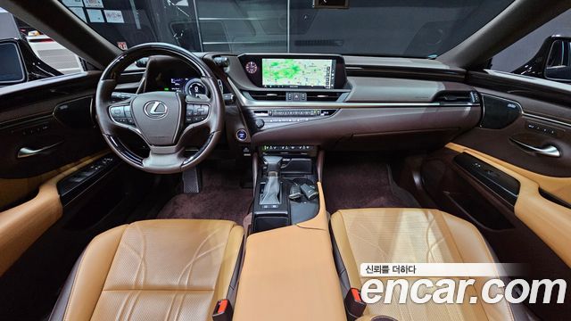 Lexus ES300h (VII) Executive 2019 — фото 7