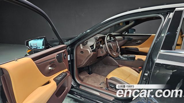 Lexus ES300h (VII) Executive 2019 — фото 11