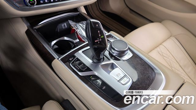 BMW 7 Series (G11) 750Li xDrive Premium 2016 — фото 9