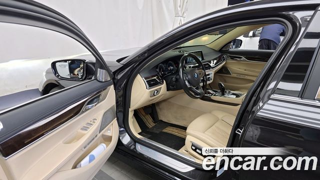 BMW 7 Series (G11) 750Li xDrive Premium 2016 — фото 10