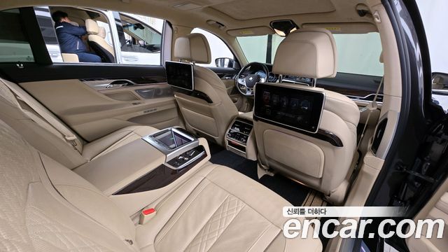 BMW 7 Series (G11) 750Li xDrive Premium 2016 — фото 16