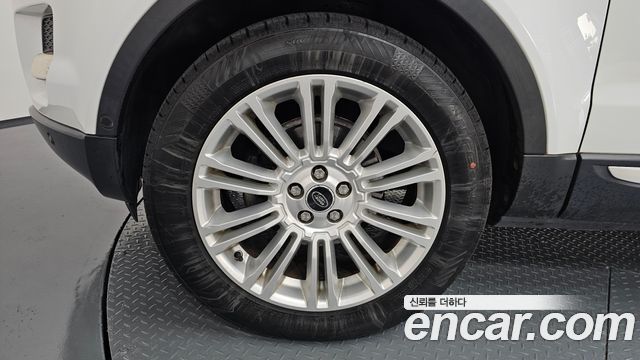 Land Rover Range Rover Evoque 2.2 SD4 Prestige 2013 — фото 5