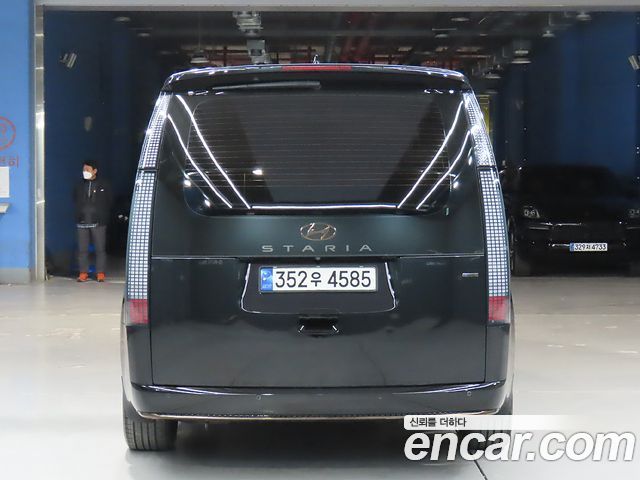 Hyundai Staria 4WD Lounge 9-Seater Inspiration 2023 — фото 3