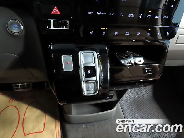 Hyundai Staria 4WD Lounge 9-Seater Inspiration 2023 — фото 17