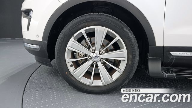 Ford Explorer 2.3 Limited 4WD 5th 2018 — фото 5