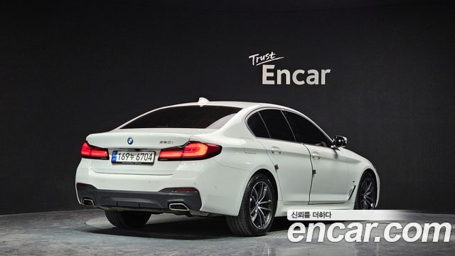 BMW 5 Series (G30) 520i M Sport 2023 — фото 2