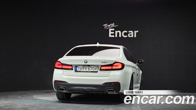 BMW 5 Series (G30) 520i M Sport 2023 — фото 4