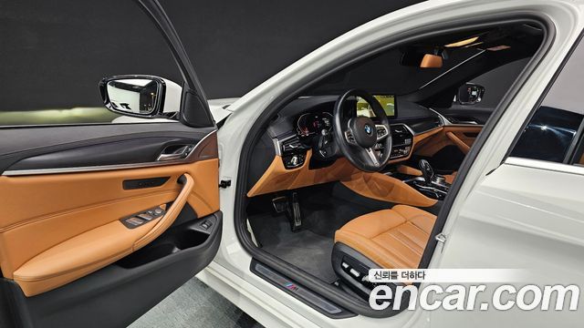BMW 5 Series (G30) 520i M Sport 2023 — фото 10