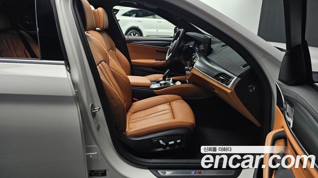 BMW 5 Series (G30) 520i M Sport 2023 — фото 11