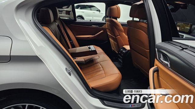 BMW 5 Series (G30) 520i M Sport 2023 — фото 12