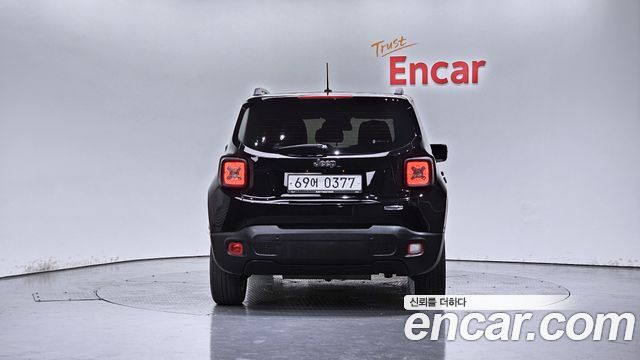 Jeep Renegade 2.4 Longitude 2016 — фото 4