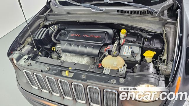Jeep Renegade 2.4 Longitude 2016 — фото 6