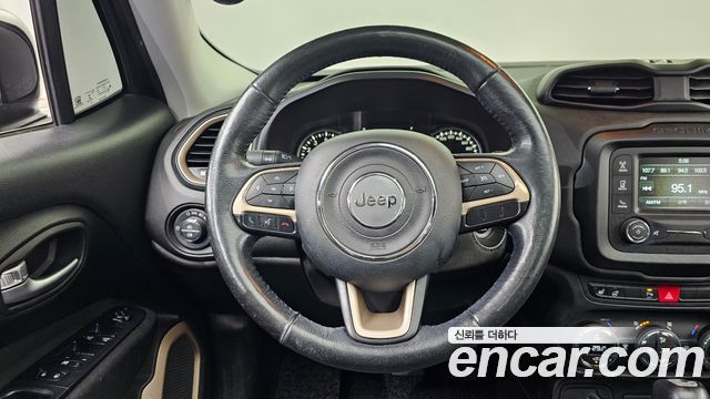 Jeep Renegade 2.4 Longitude 2016 — фото 13
