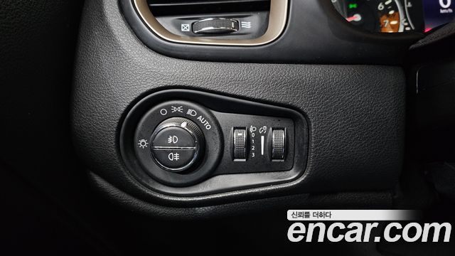 Jeep Renegade 2.4 Longitude 2016 — фото 18