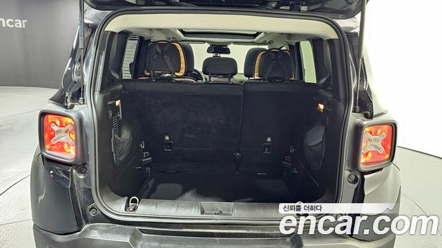 Jeep Renegade 2.4 Longitude 2016 — фото 20