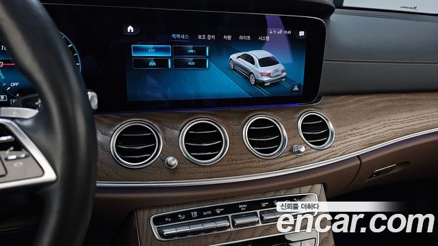 Mercedes-Benz E-Class (W213) E300e 4MATIC Exclusive 2021 — фото 15