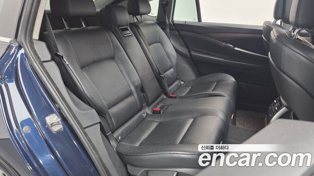 BMW 5 Series GT (F07) GT xDrive 2011 — фото 12