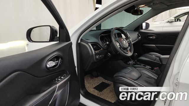 Jeep Cherokee (KL) 2.4 Limited AWD 2022 — фото 10