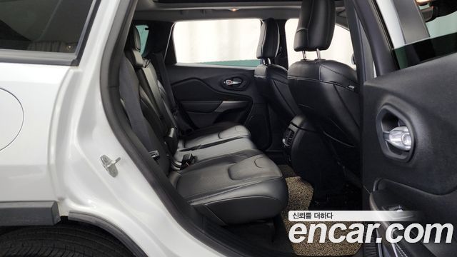 Jeep Cherokee (KL) 2.4 Limited AWD 2022 — фото 12