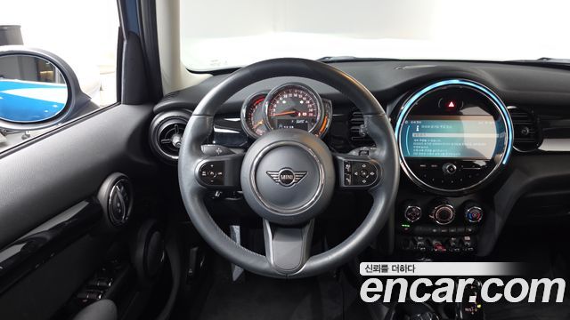 MINI Cooper 5Door Classic Third Generation 2022 — фото 13