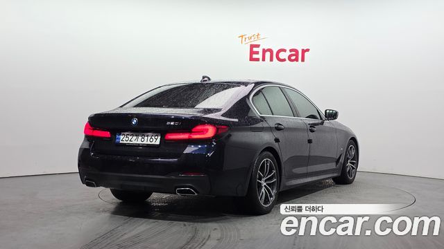 BMW 5 Series (G30) 520i M Sport 2023 — фото 2