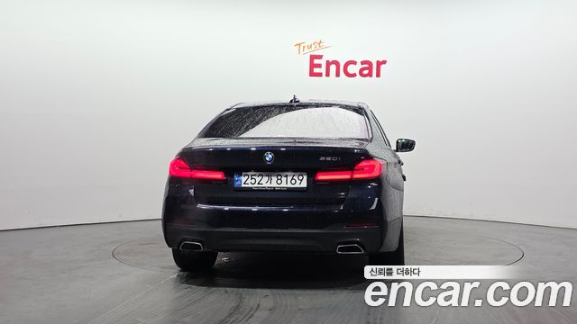 BMW 5 Series (G30) 520i M Sport 2023 — фото 4