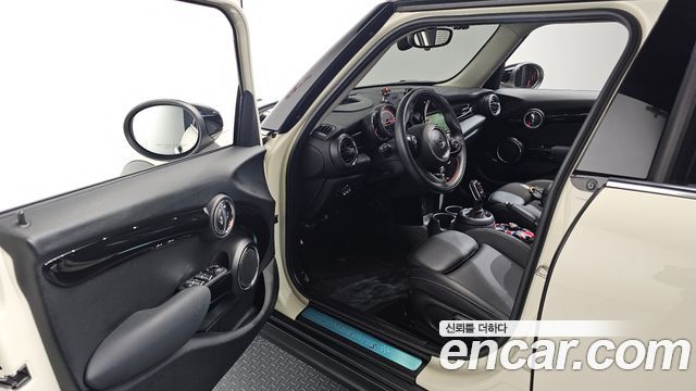 MINI Cooper S 5Door HIGH 3rd 2020 — фото 10