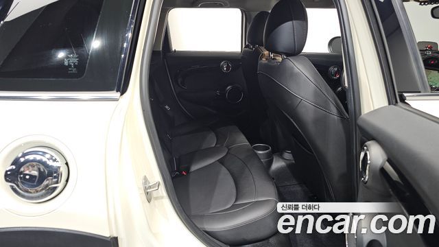 MINI Cooper S 5Door HIGH 3rd 2020 — фото 16