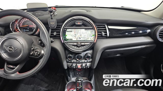 MINI Cooper S 5Door HIGH 3rd 2020 — фото 18