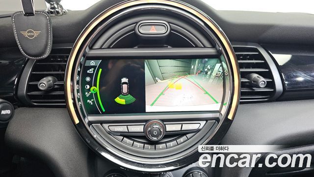 MINI Cooper S 5Door HIGH 3rd 2020 — фото 19