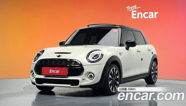 MINI Cooper S 5Door HIGH 3rd 2020 — фото 1