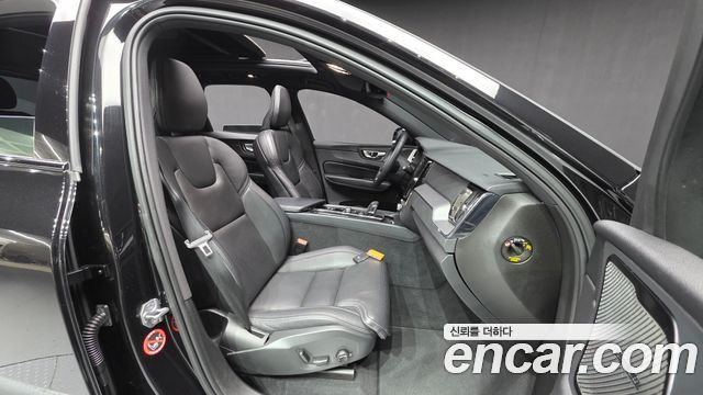 Volvo XC60 (II) B6 R-Design 2022 — фото 10