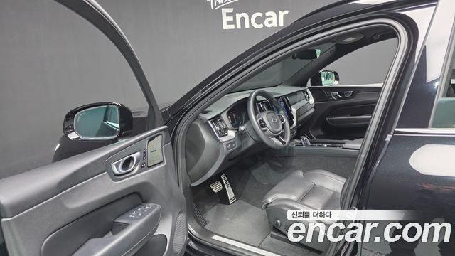 Volvo XC60 (II) B6 R-Design 2022 — фото 17