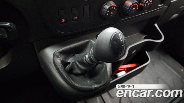 Renault Korea Master School Bus 13-Seater 2020 — фото 9