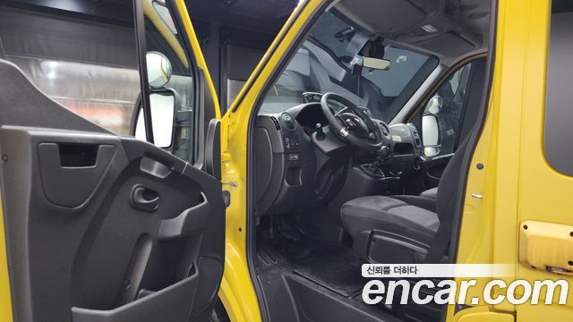 Renault Korea Master School Bus 13-Seater 2020 — фото 10