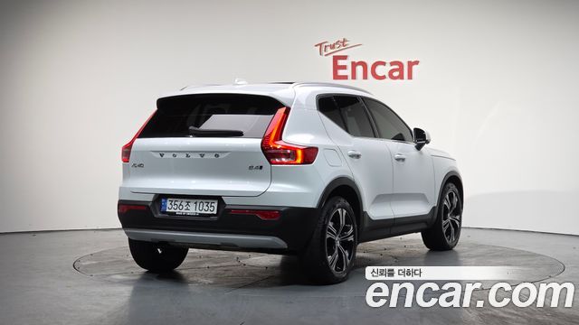 Volvo XC40 B4 Inscription 2021 — фото 2