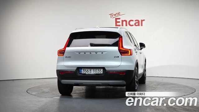 Volvo XC40 B4 Inscription 2021 — фото 4
