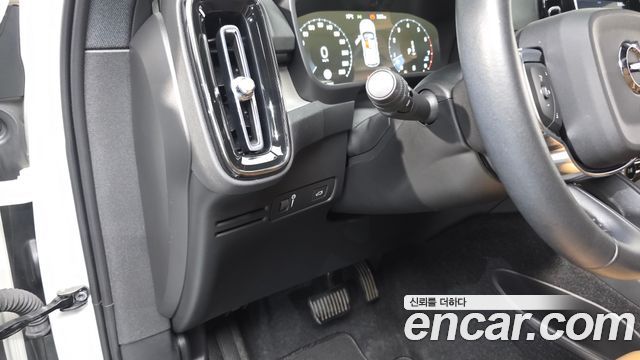 Volvo XC40 B4 Inscription 2021 — фото 13