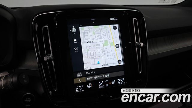 Volvo XC40 B4 Inscription 2021 — фото 15
