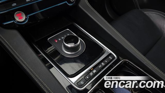 Jaguar F-PACE 20d R-Sport 2018 — фото 9