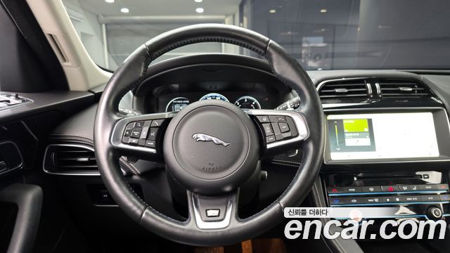 Jaguar F-PACE 20d R-Sport 2018 — фото 14