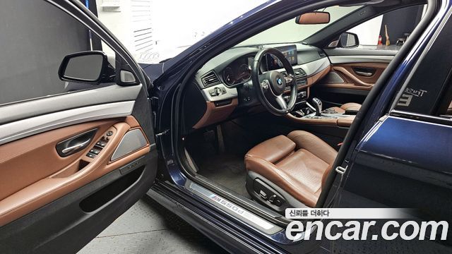 BMW 5 Series (F10) M550d xDrive 2014 — фото 10