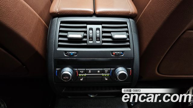 BMW 5 Series (F10) M550d xDrive 2014 — фото 18
