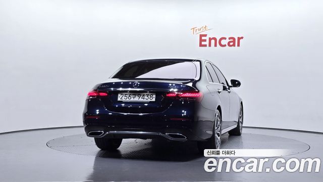 Mercedes-Benz E-Class (W213) E220d 4MATIC AMG Line 2021 — фото 4