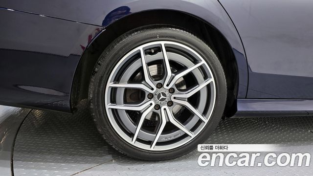 Mercedes-Benz E-Class (W213) E220d 4MATIC AMG Line 2021 — фото 5